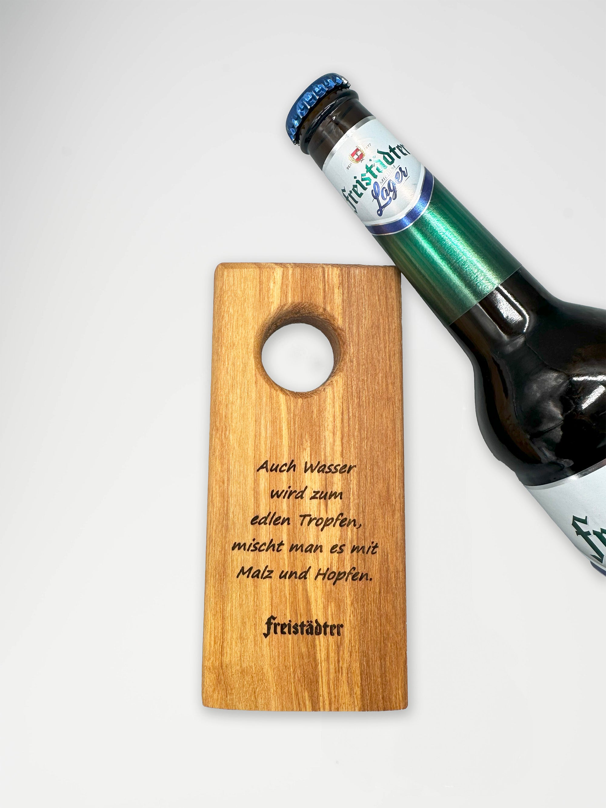 Freistädter Bier Schwebende Bierflasche Holz