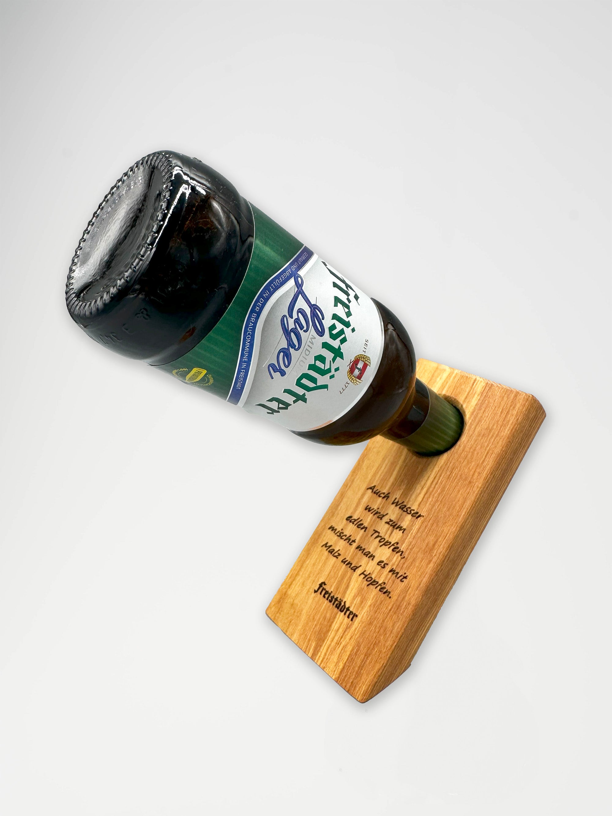Freistädter Bier Schwebende Bierflasche Holz
